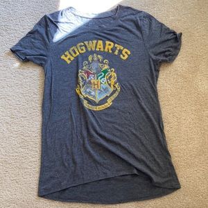 Gray Harry Potter shirt with Hogwarts logo on front